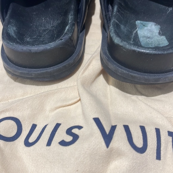 LOUIS VUITTON - Honolulu slides
Size 8.5
Dust cloth
no box - Picture 7 of 13